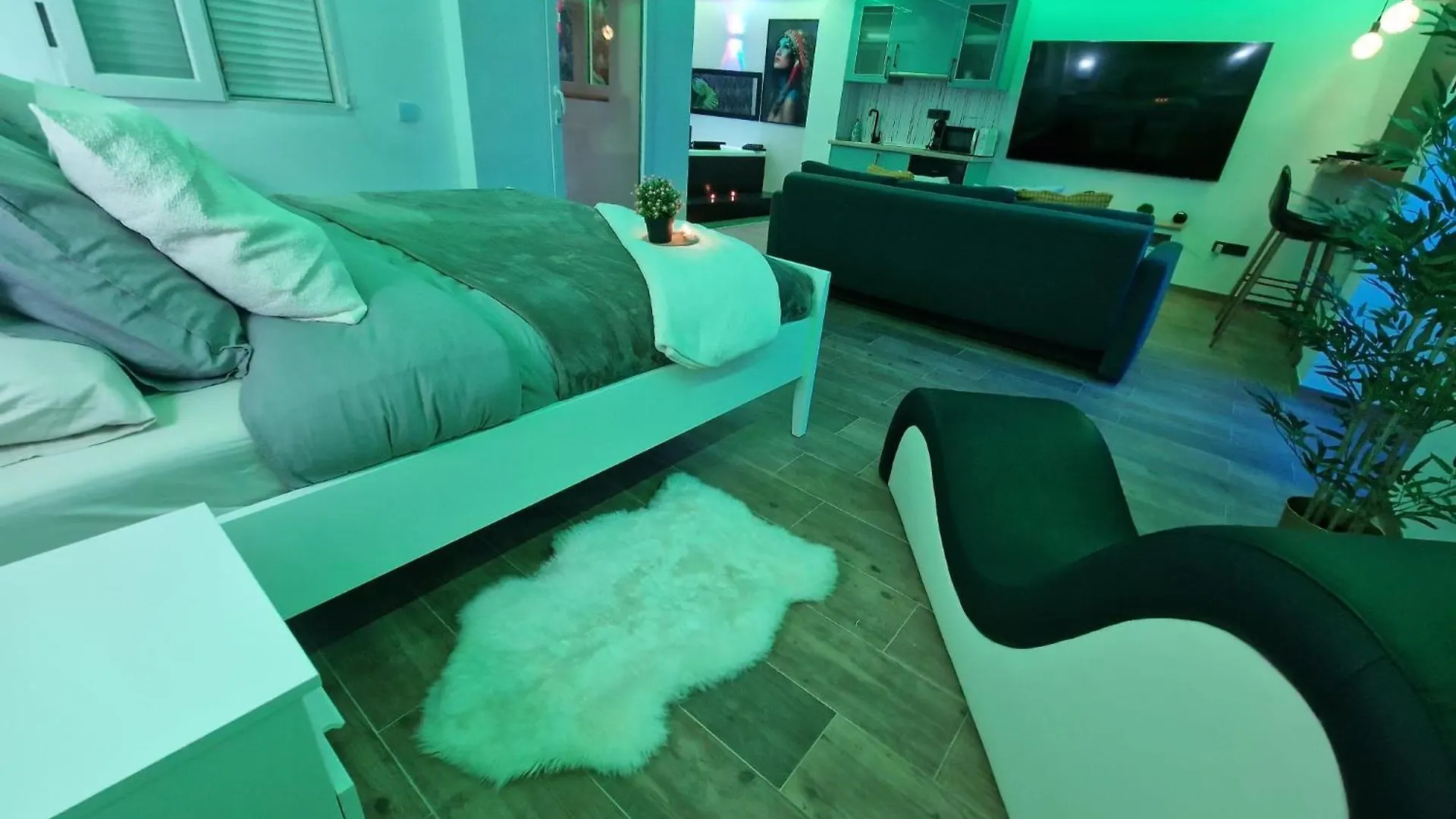 Alojamiento Con Jacuzzi Y Terraza Junto Al Centro Prado Del Rey 0*,  Spain