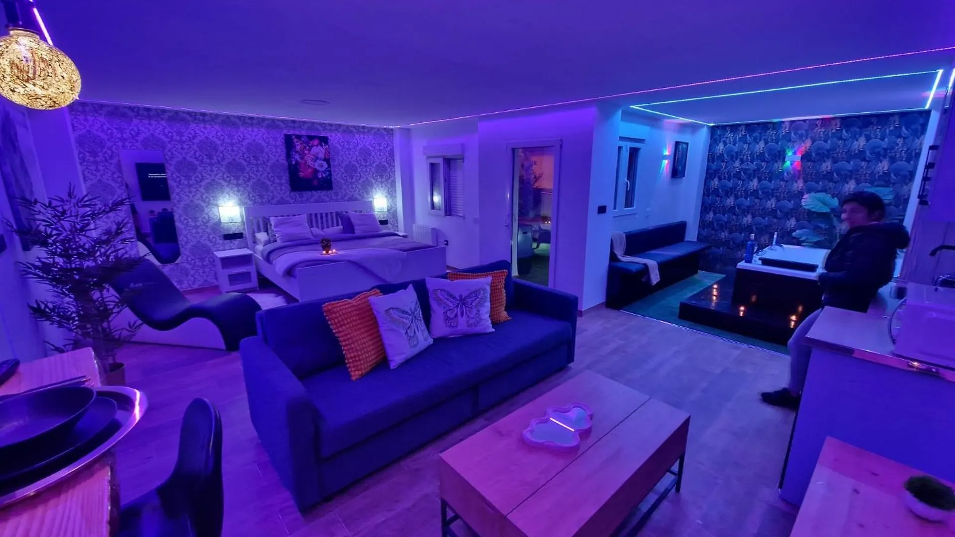 Alojamiento Con Jacuzzi Y Terraza Junto Al Centro Prado Del Rey Spain